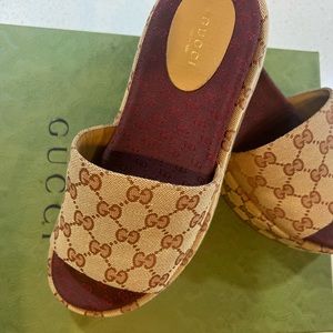 Gucci sandles